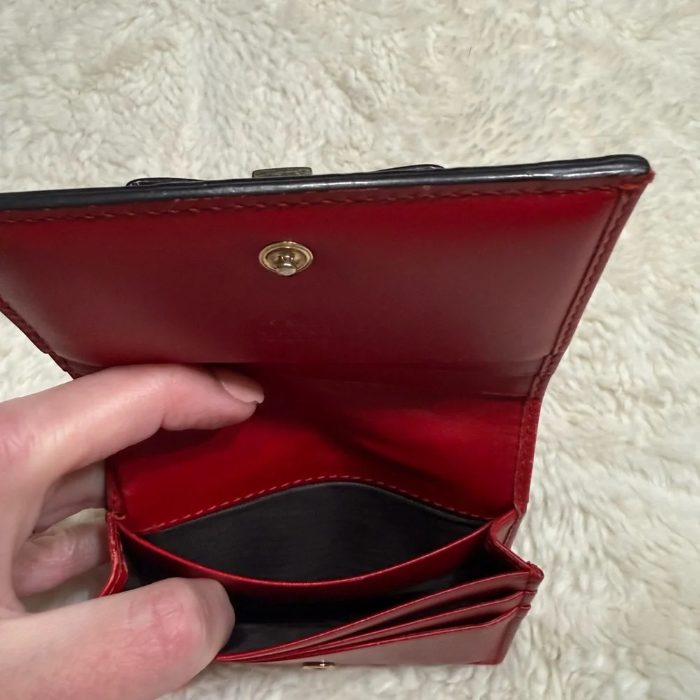 Authenticate Gucci Red Leather Wallet with Bow - Picture 3 of 6